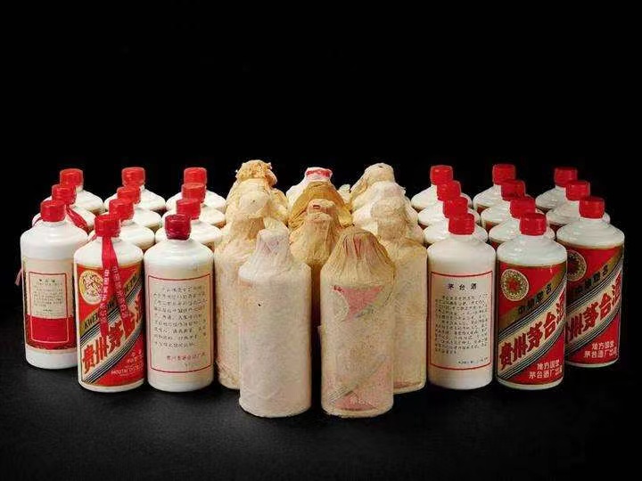 东路镇日照岚山回收酒价格哪里回收(附近上门回收茅台酒）?